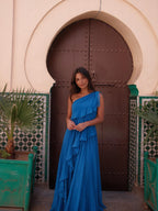 Vestido largo elegante de caída fluida, color azul, vista frontal