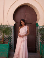 Vestido largo elegante de caída fluida, color rosa, vista frontal