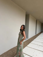 Vestido largo floral con cuello halter, cuarta vista