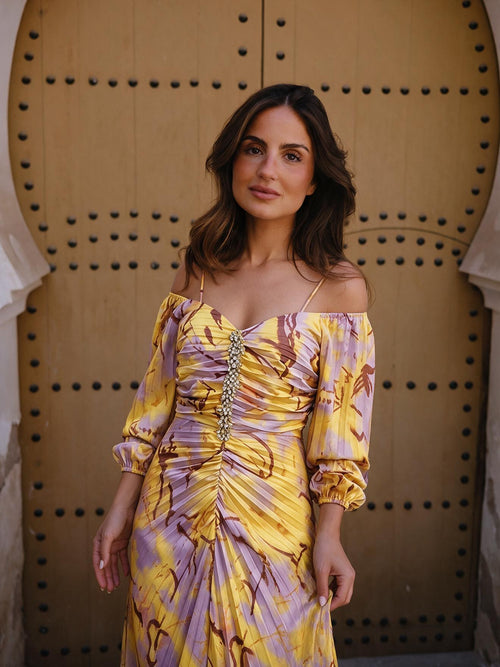 Vestido largo floral con escote profundo, color amarillo, vista frontal