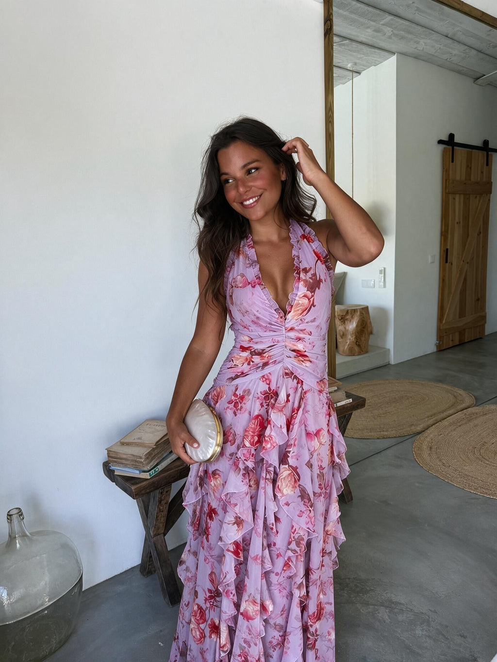 Vestido largo halter con falda fluida, color rosa, vista frontal