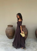 Vestido largo plisado de tul en tono café