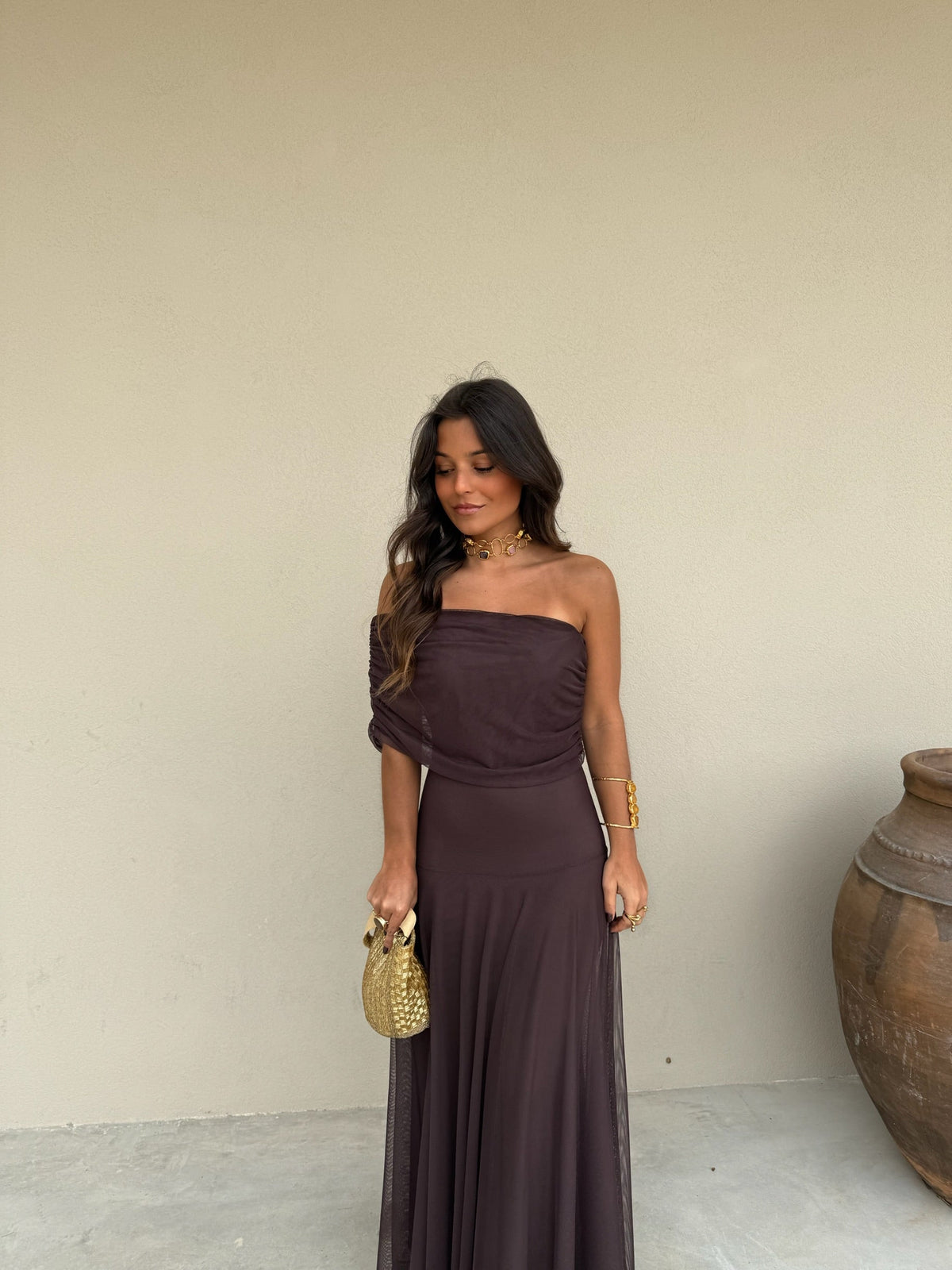 Vestido largo plisado de tul en tono café (12)