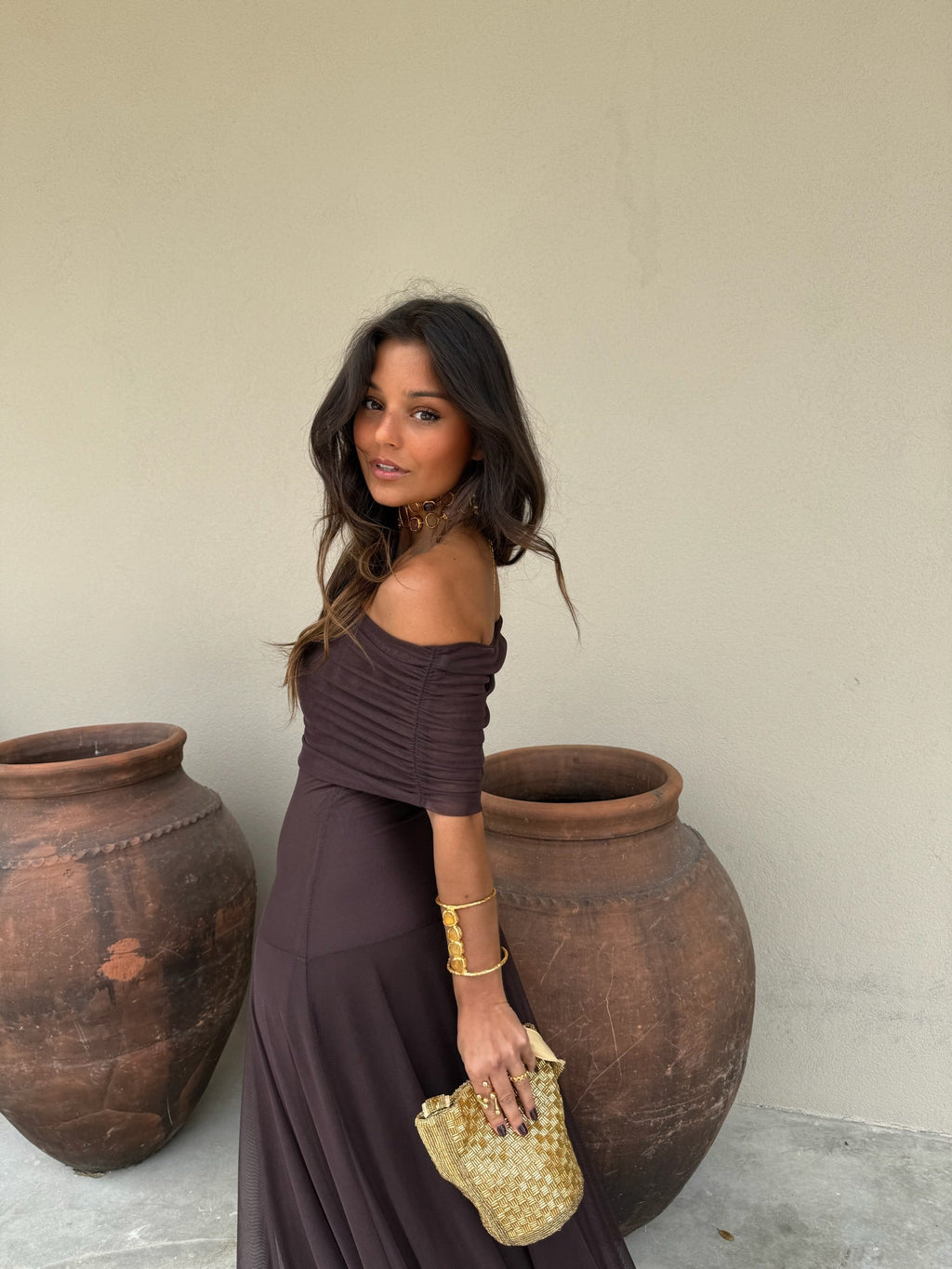 Vestido largo plisado de tul en tono café (8)