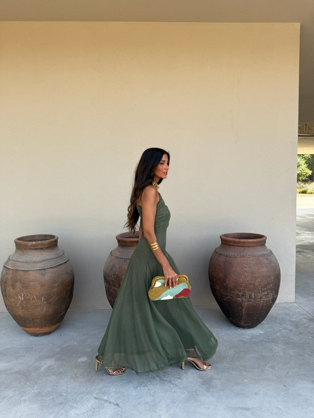 Vestido largo plisado de tul en tono verde (4)