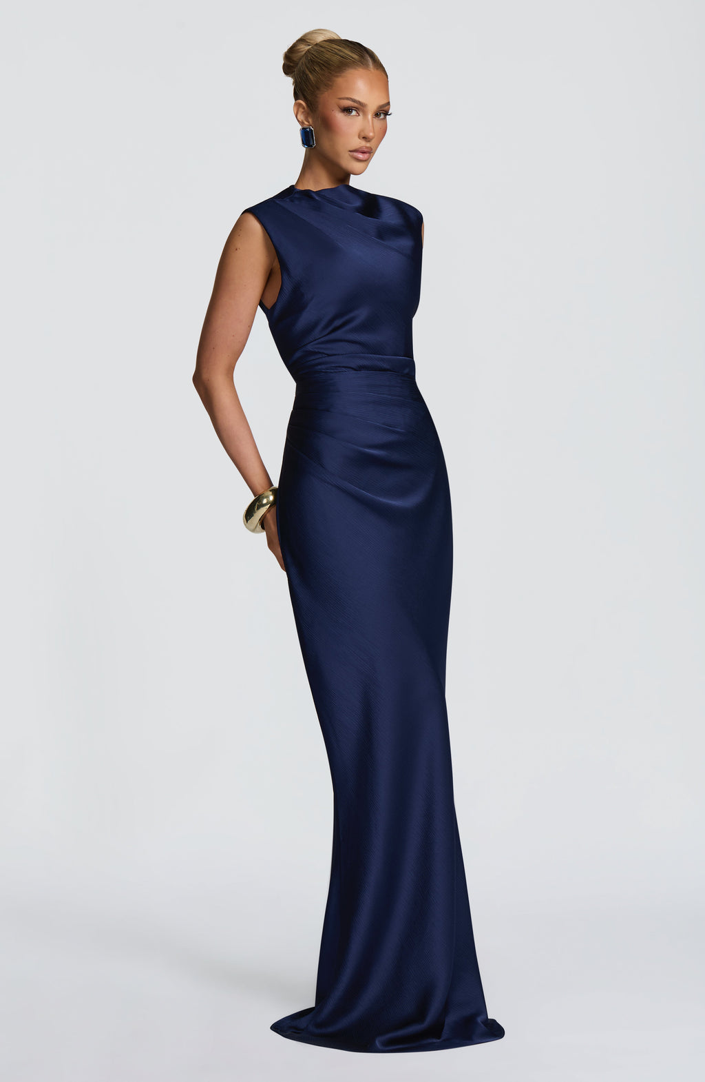 Avielle | vestido maxi de cuello alto