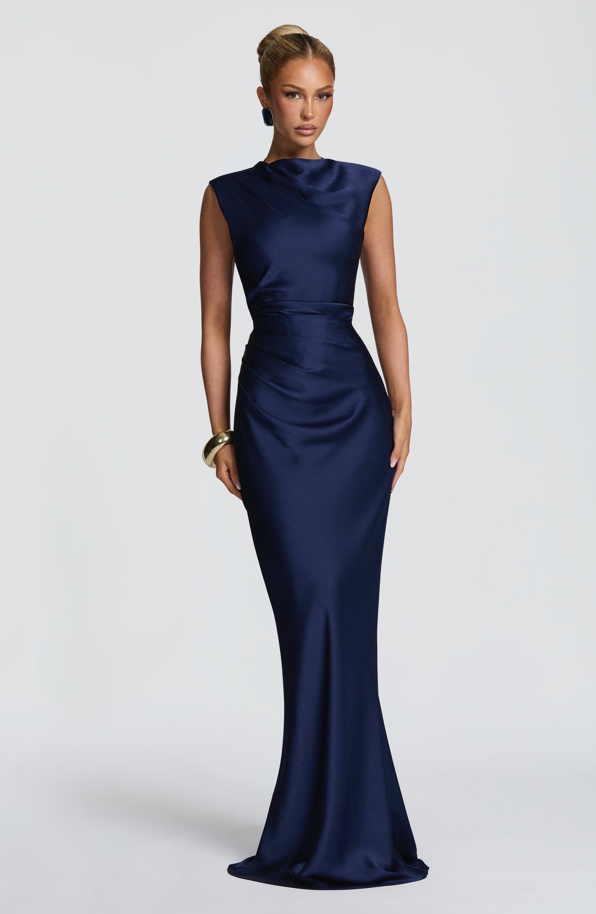 Avielle | vestido maxi de cuello alto