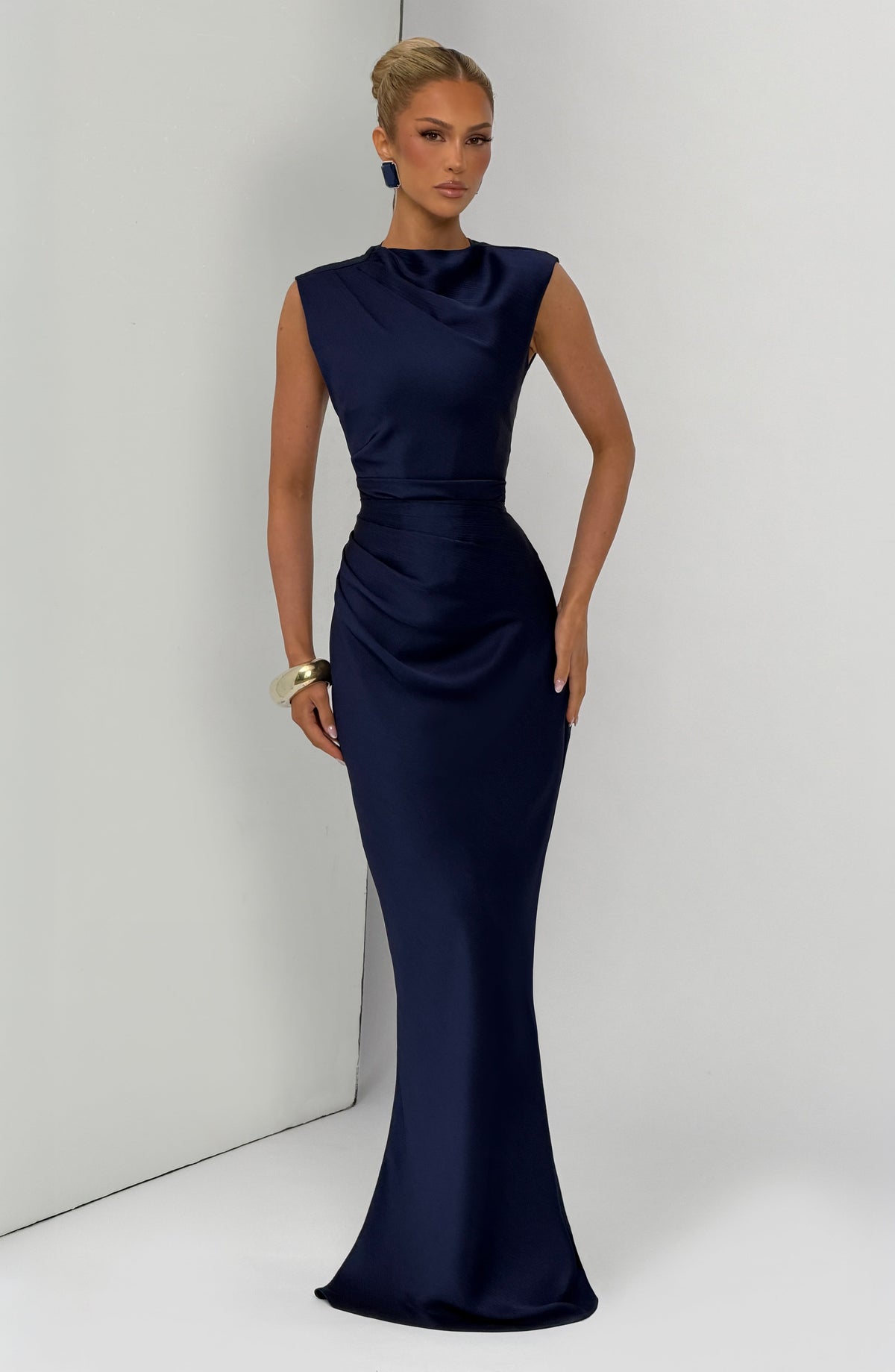Avielle | vestido maxi de cuello alto