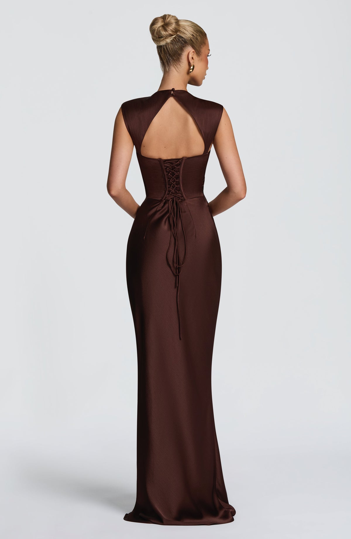 Avielle | vestido maxi de cuello alto