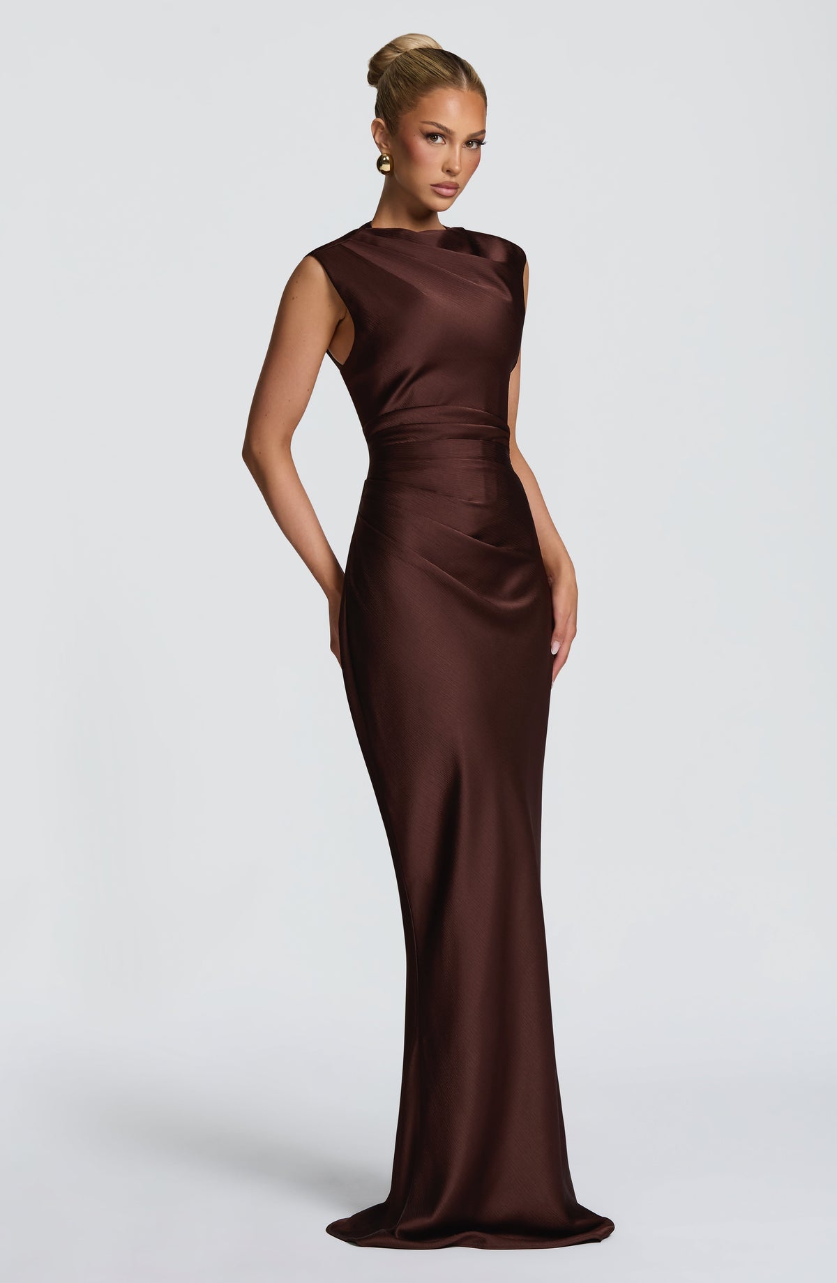 Avielle | vestido maxi de cuello alto