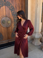 Vestido midi con mangas globo y cintura marcada, color rojo, vista frontal