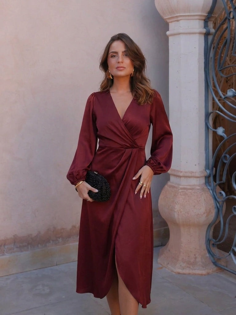 Vestido midi con mangas globo y cintura marcada, vista frontal