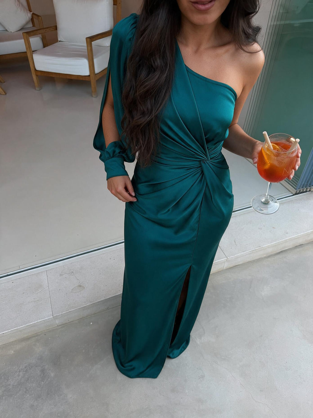 Vestido midi de corte limpio, color turquesa, vista frontal (2)