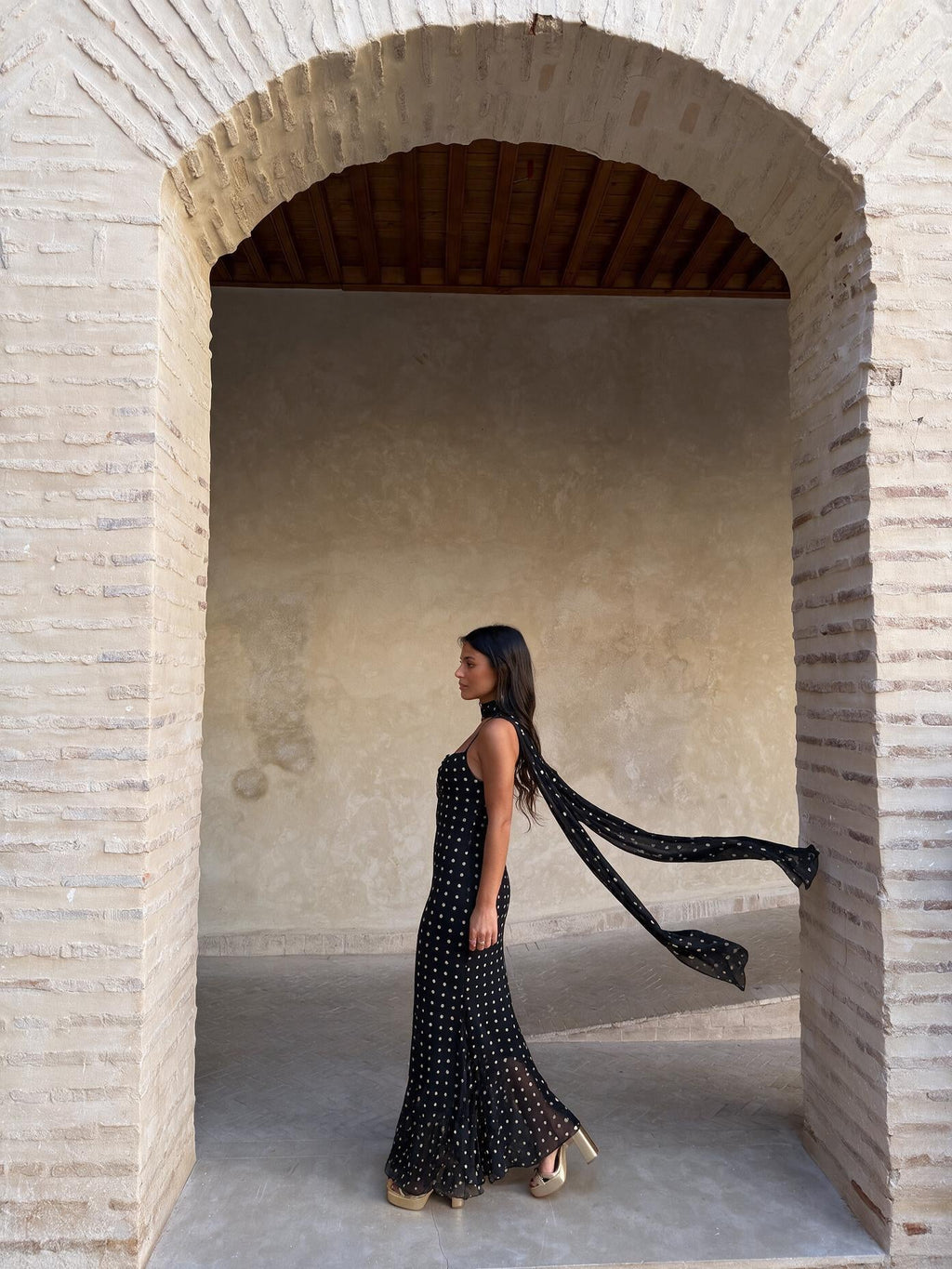 Vestido midi de lunares, vista lateral