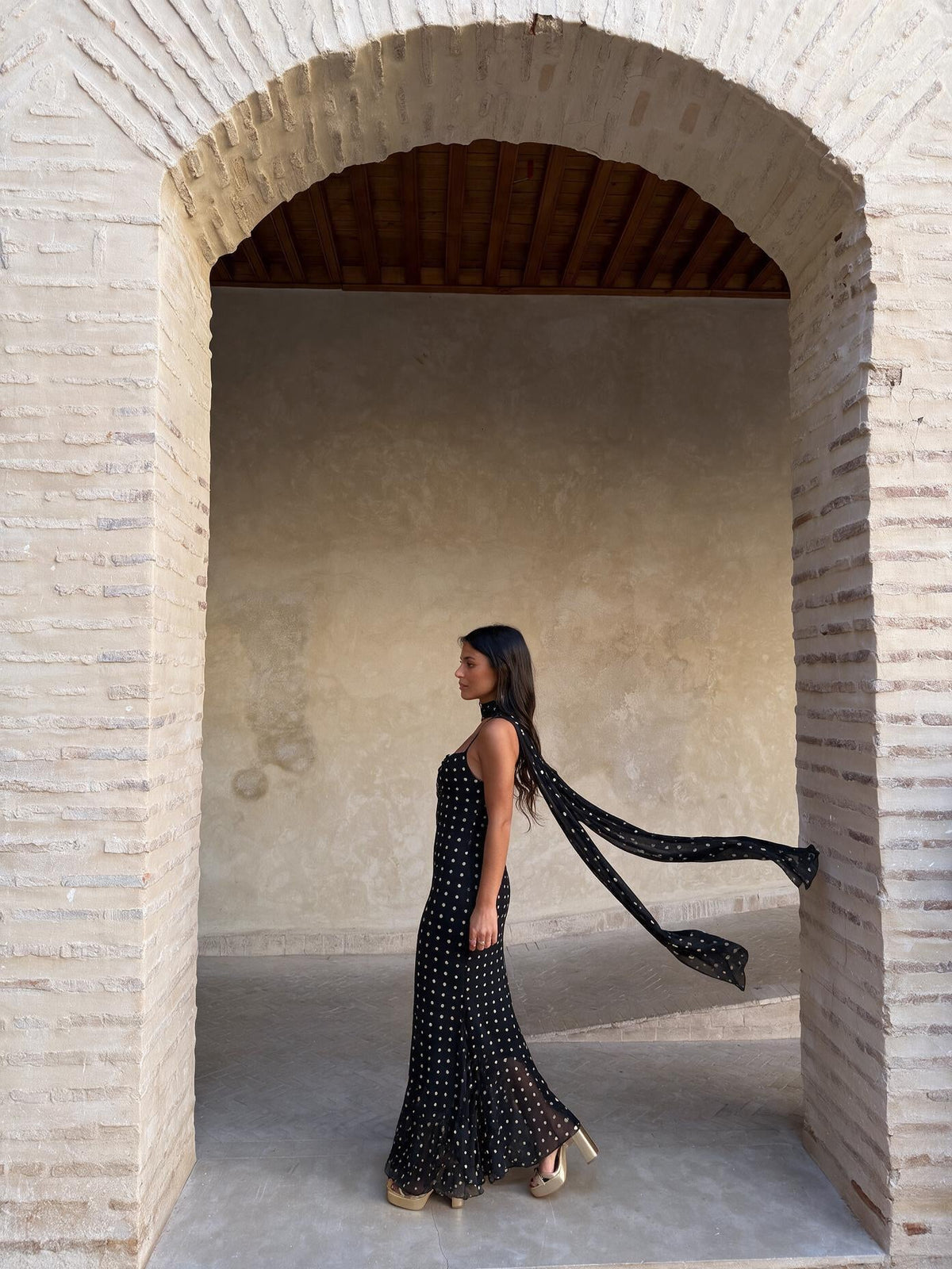 Vestido midi de lunares, vista lateral