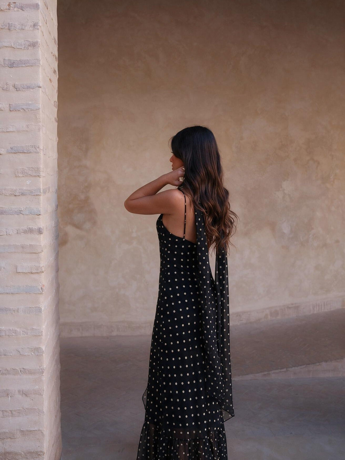 Vestido midi de lunares, vista trasera