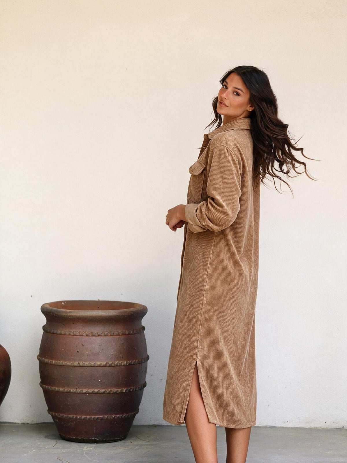 Vestido midi de pana corte recto, vista trasera
