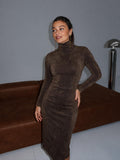 Vestido midi efecto gamuza con cuello mao, color café, vista frontal