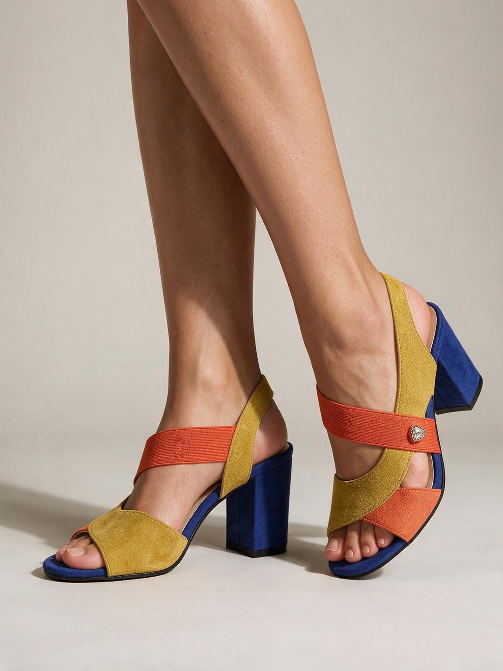 Zapatillas cómodas de tacón cuadrado, color naranja, vista frontal